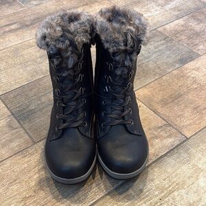 EUC Earth Origins Women's Waterproof Black Faux Fur Lace-Up Boots size 9